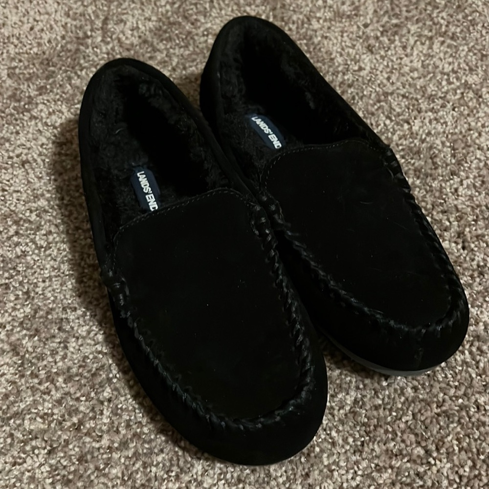 🚨 Last chance before donation 🚨 Women's Suede Moccasin Slippers